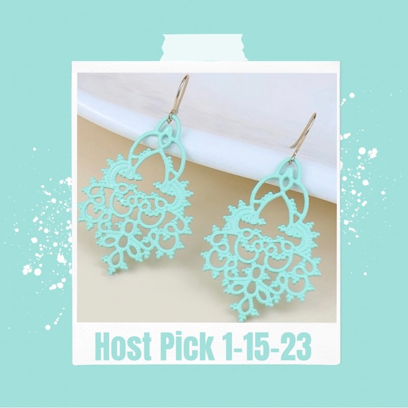 Jewelry - 🎉HP🎉 🦋 3/$24 Modern metal seafoam green Art Deco inspired earrings / NWOT